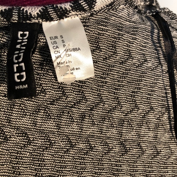 H&M ladies sweater size S. - Picture 3 of 3
